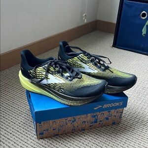 Brooks Hyperion Max Athletic Running Shoes
